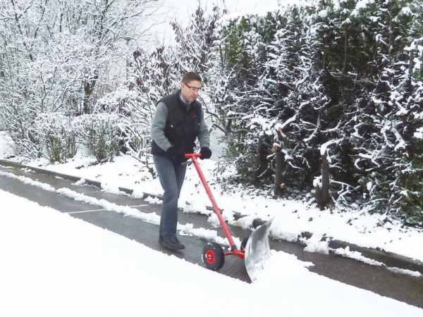 Lame/chasse neige 735mm sur roues